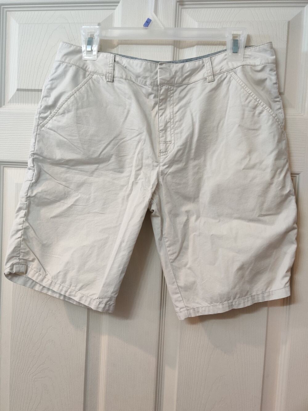 Nike Sportswear Shorts Women's Size 6 Beige Khaki Golf Casual Chino 100% Cotton